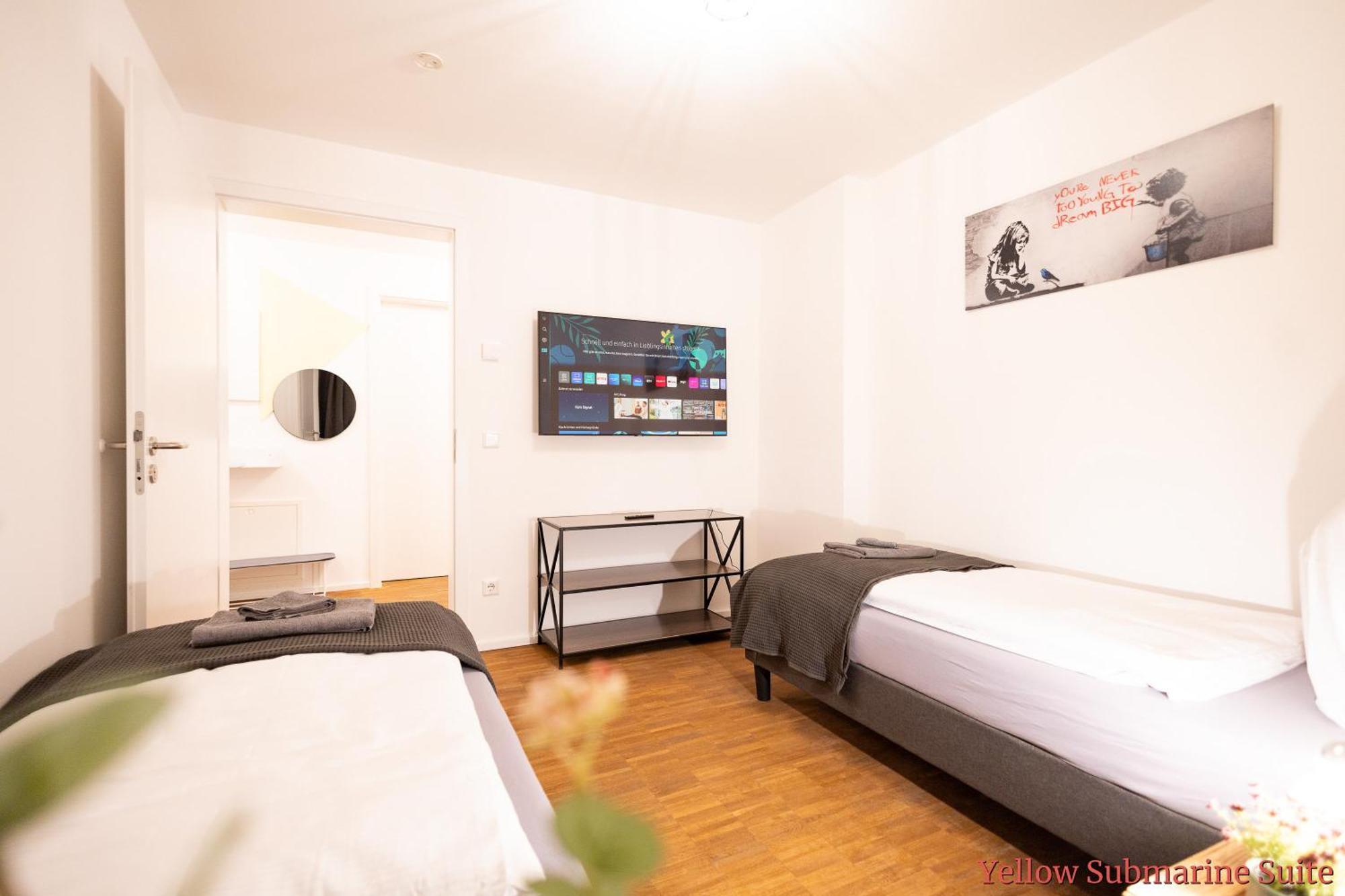 Ko-Living - Beatles Und Banksy Suites & Studios Am Eselsbrunnen - Altstadt - Kueche Halle  Exterior photo